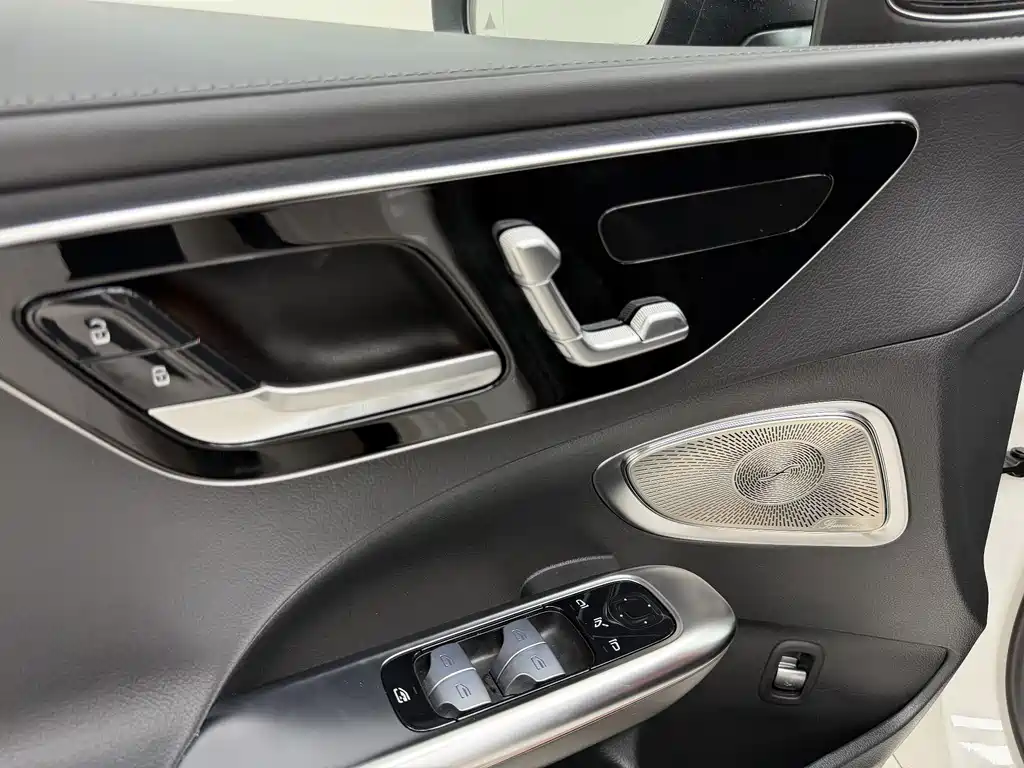 Mercedes-Benz C-Class 2023 — фото 10