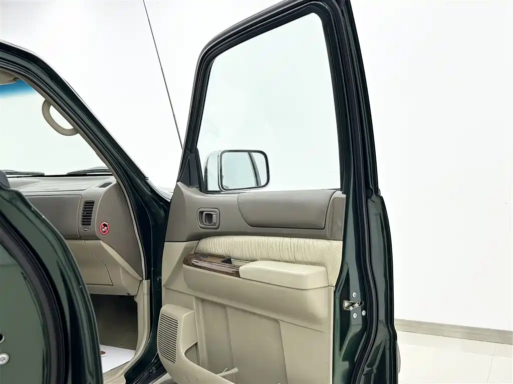 Nissan Patrol 2004 — фото 10