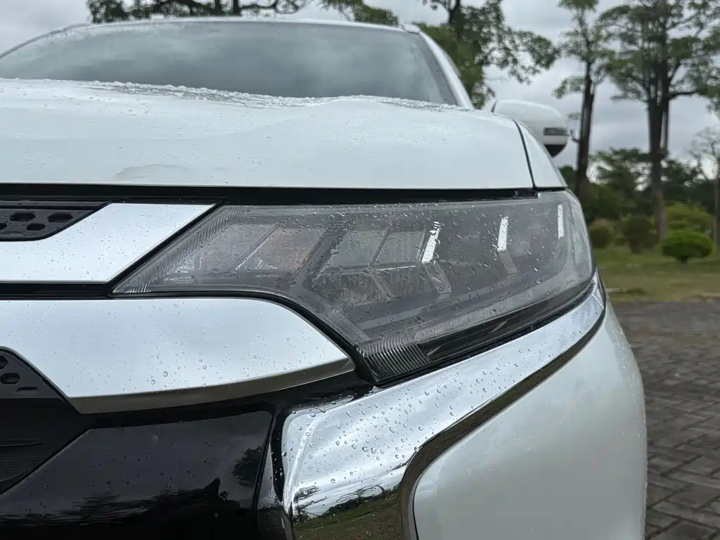 Mitsubishi Outlander 2021 — фото 10
