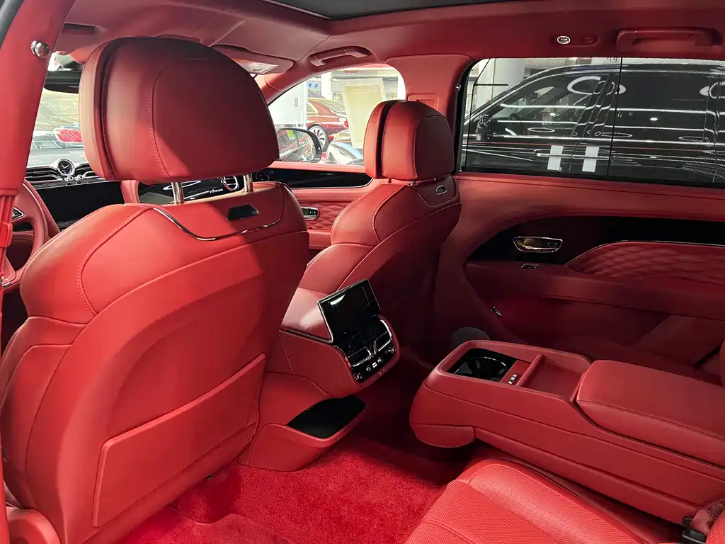 Bentley Bentayga — фото 11