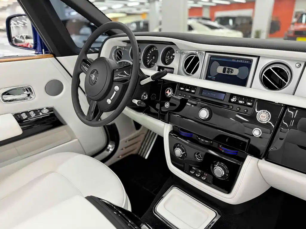 Rolls-Royce Phantom 2012 — фото 17