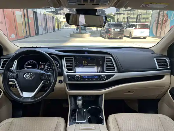 Toyota Highlander 2021