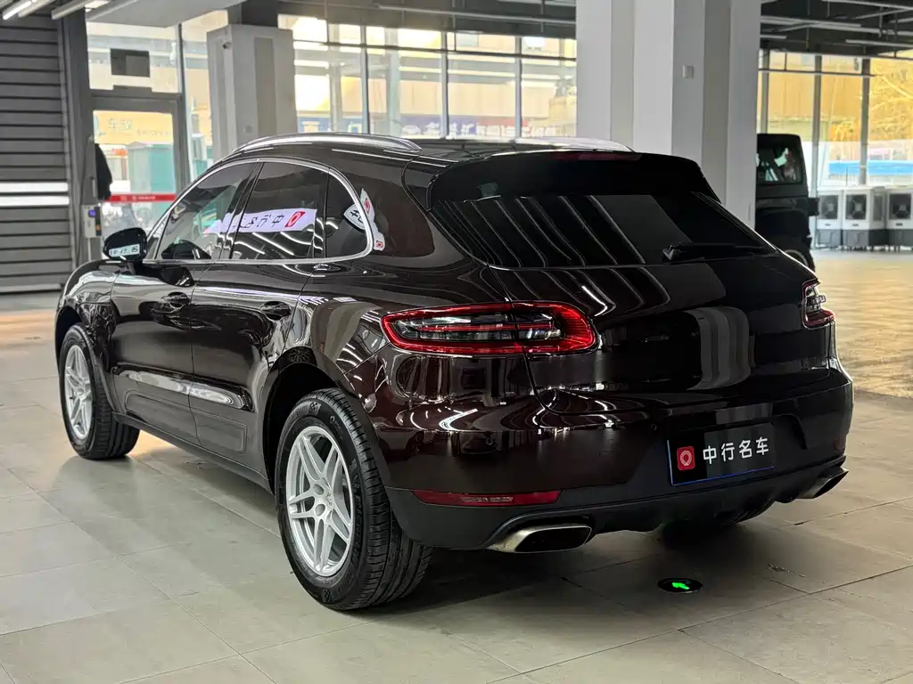 Porsche Macan 2018 — фото 17