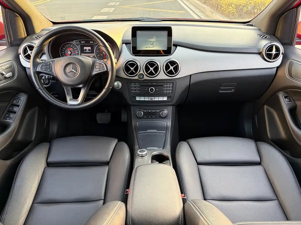 Mercedes-Benz B-Class 2016 — фото 16