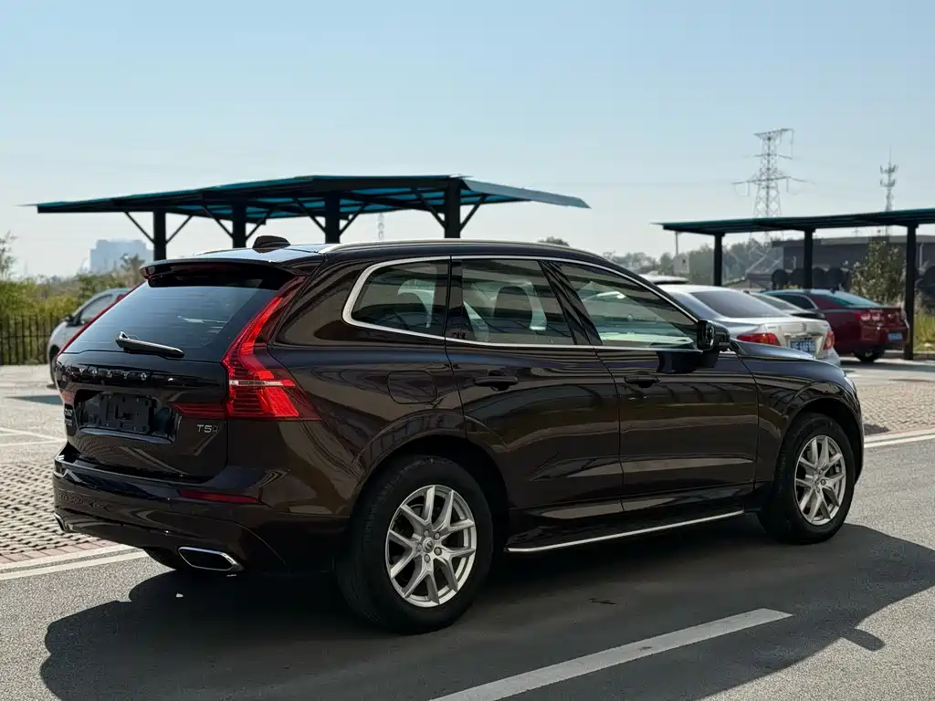 Volvo XC60 2018 — фото 8