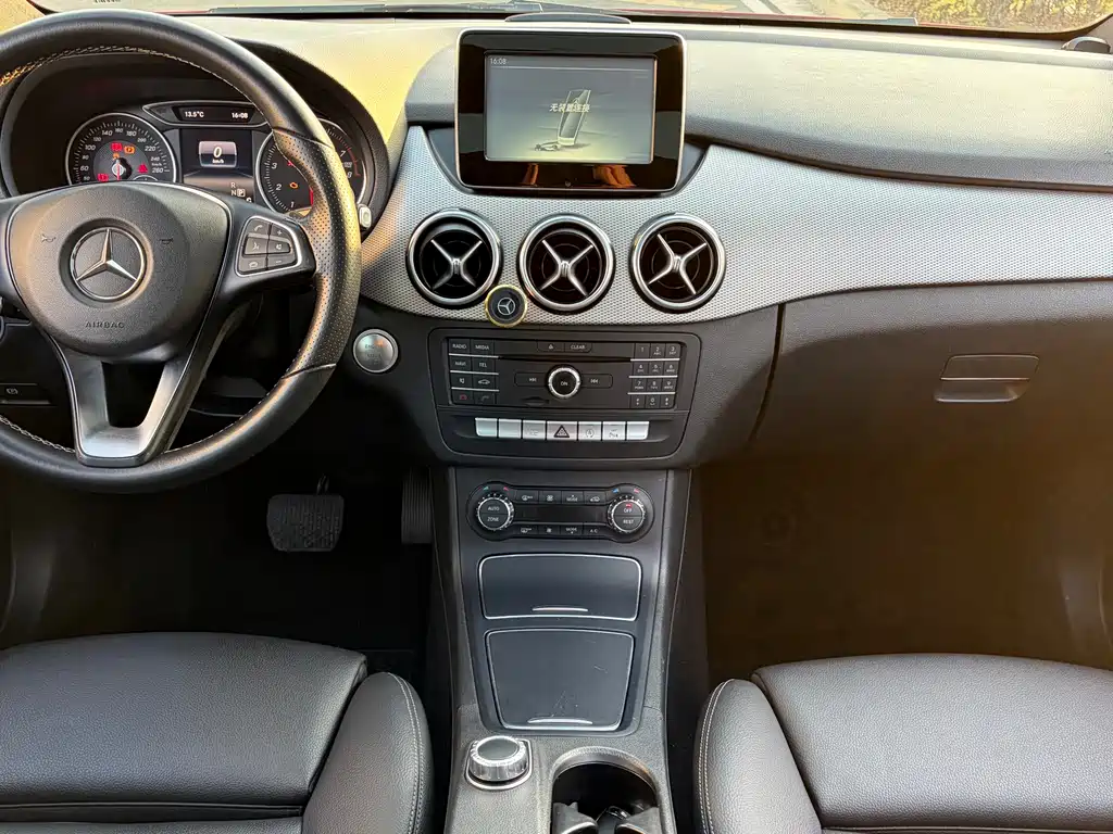 Mercedes-Benz B-Class 2016 — фото 14