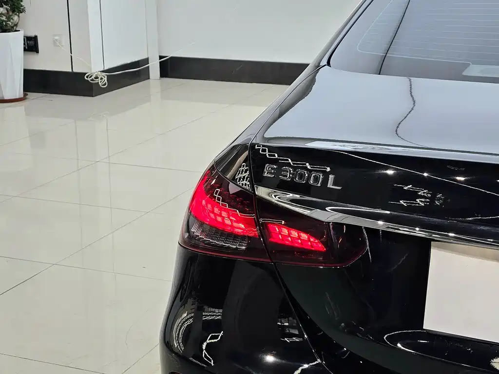 Mercedes-Benz E-Class 2023 — фото 18