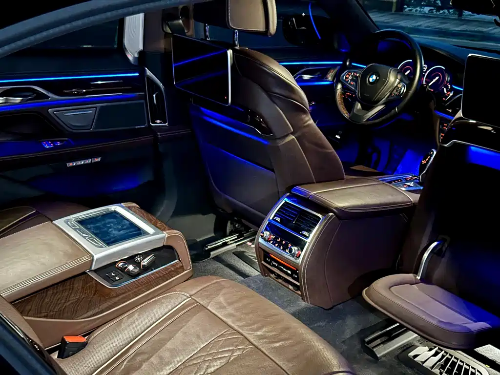 BMW 7 Series 2016 — фото 11