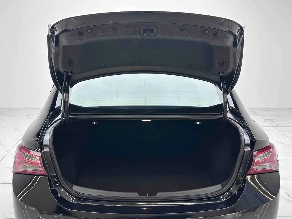 Chevrolet Malibu XL 2022 — фото 16