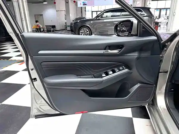 Nissan Teana 2022