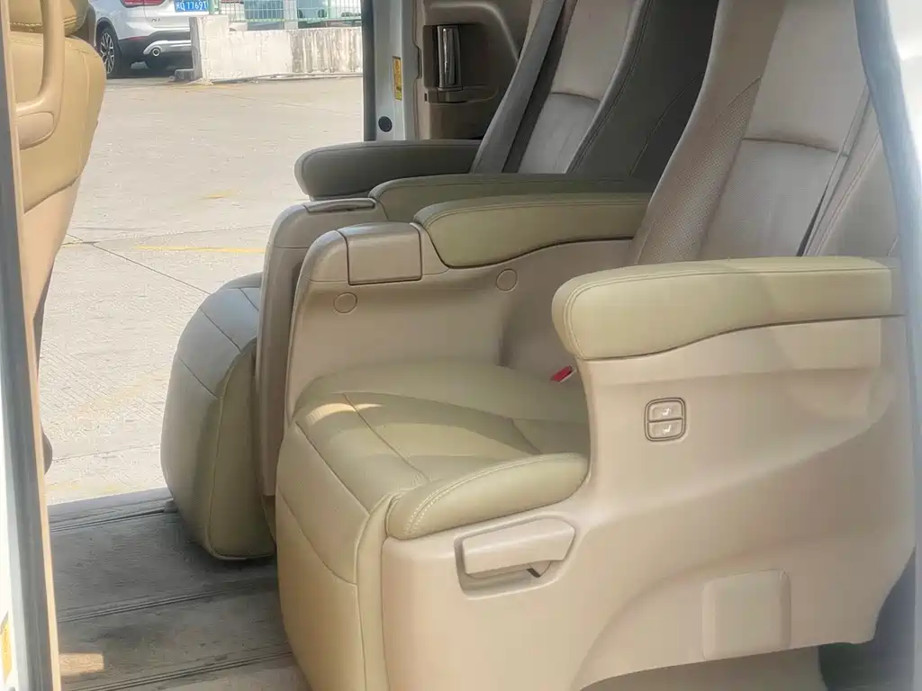 Toyota Alphard 2011 — фото 15