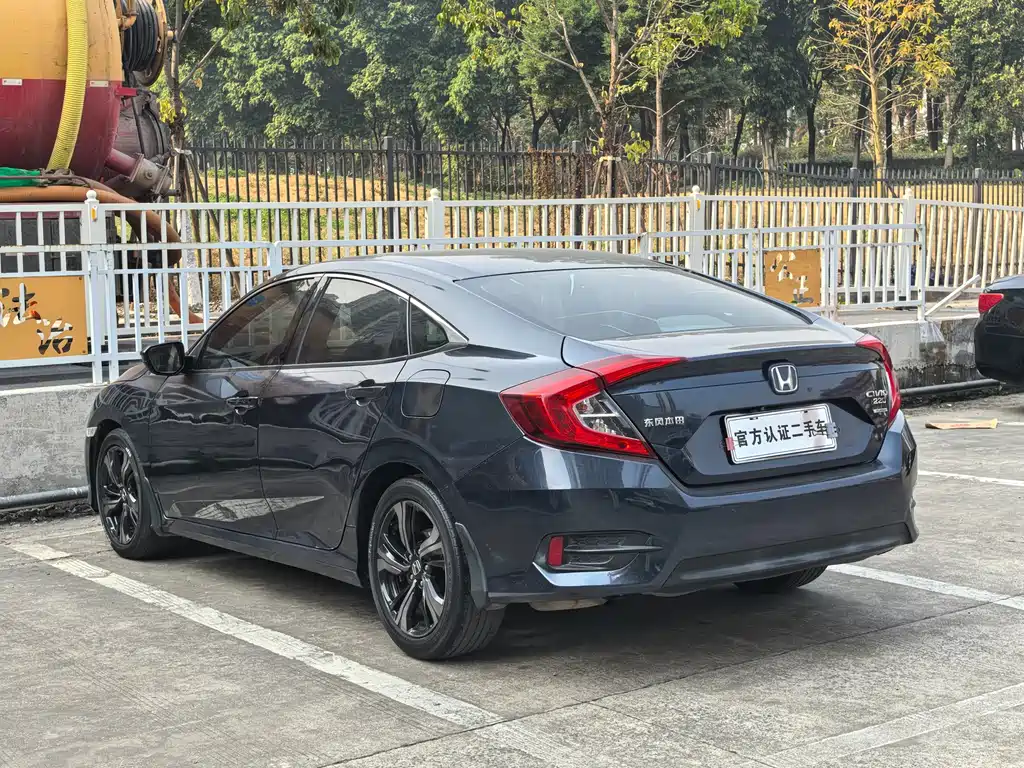 Honda Civic 2018 — фото 16