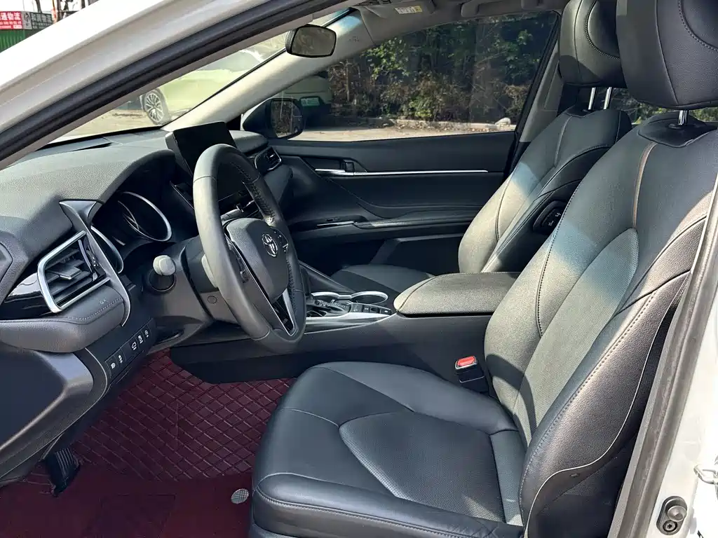 Toyota Camry 2023 — фото 4
