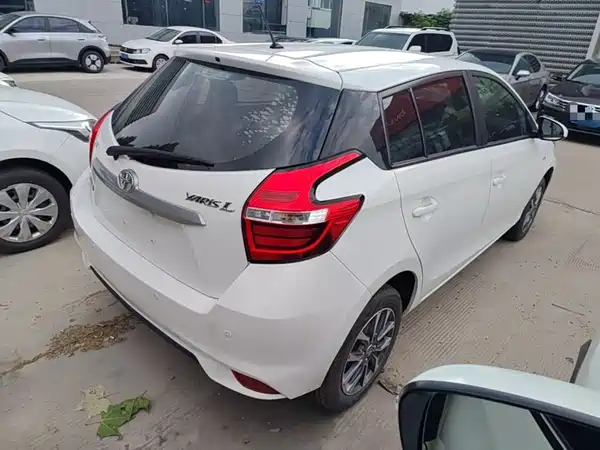 Toyota Yaris L 2021