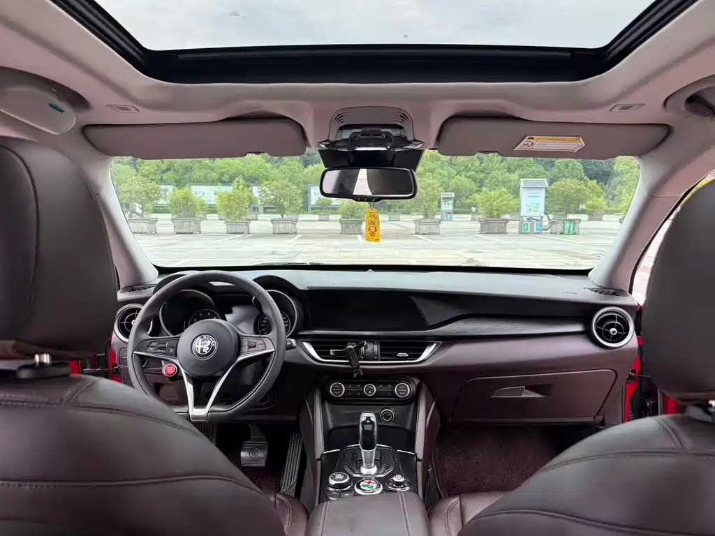 Alfa Romeo Stelvio 2018 — фото 10