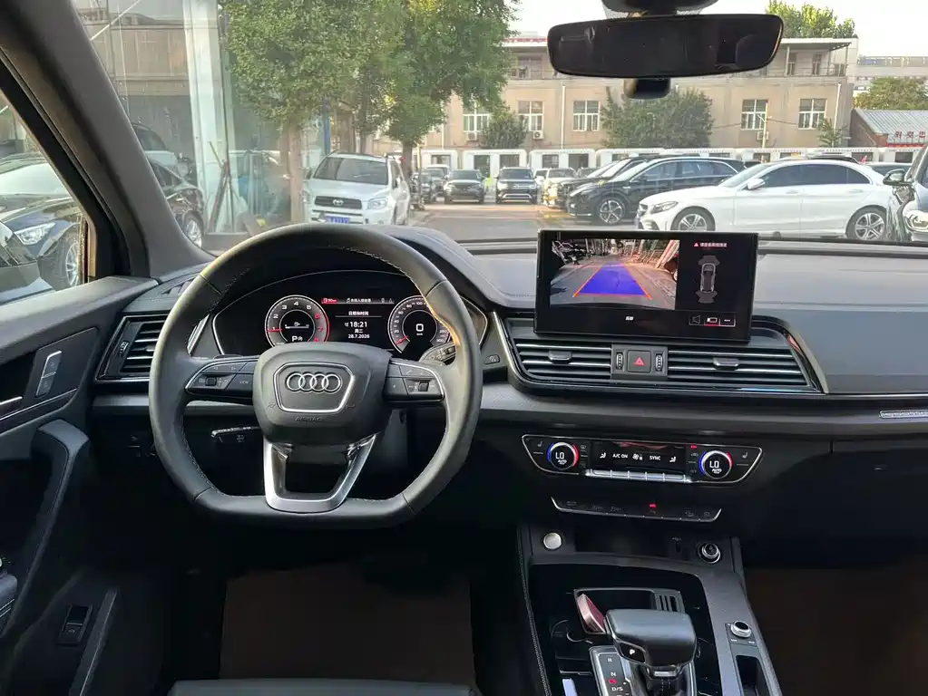 Audi Q5L 2023 — фото 23