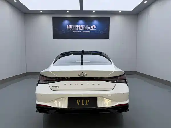 Hyundai Elantra 2022
