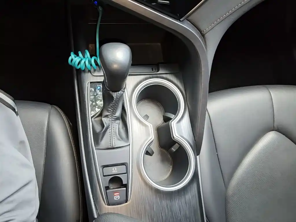 Toyota Camry 2023 — фото 14