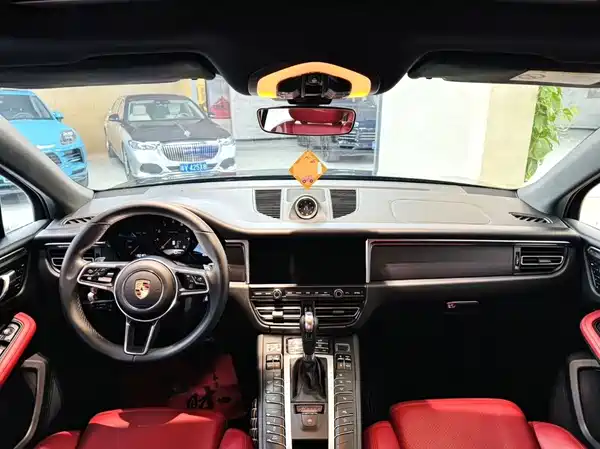 Porsche Macan 2021