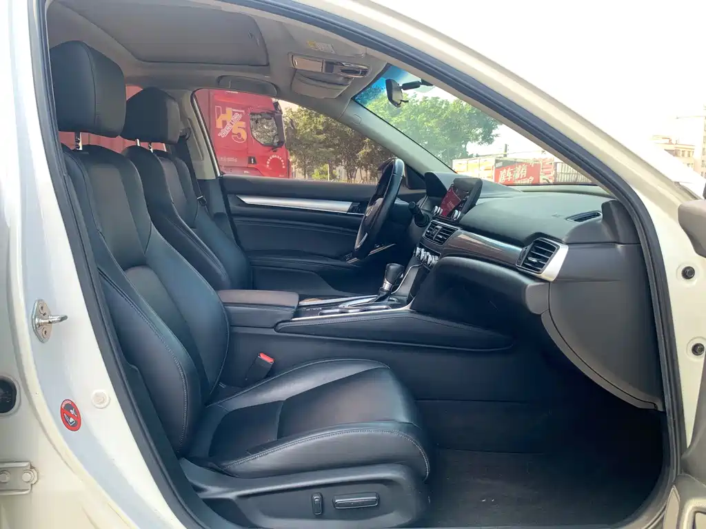 Honda Accord 2019 — фото 12