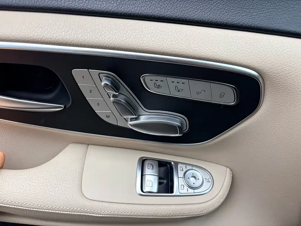 Mercedes-Benz V-Class 2019 — фото 10
