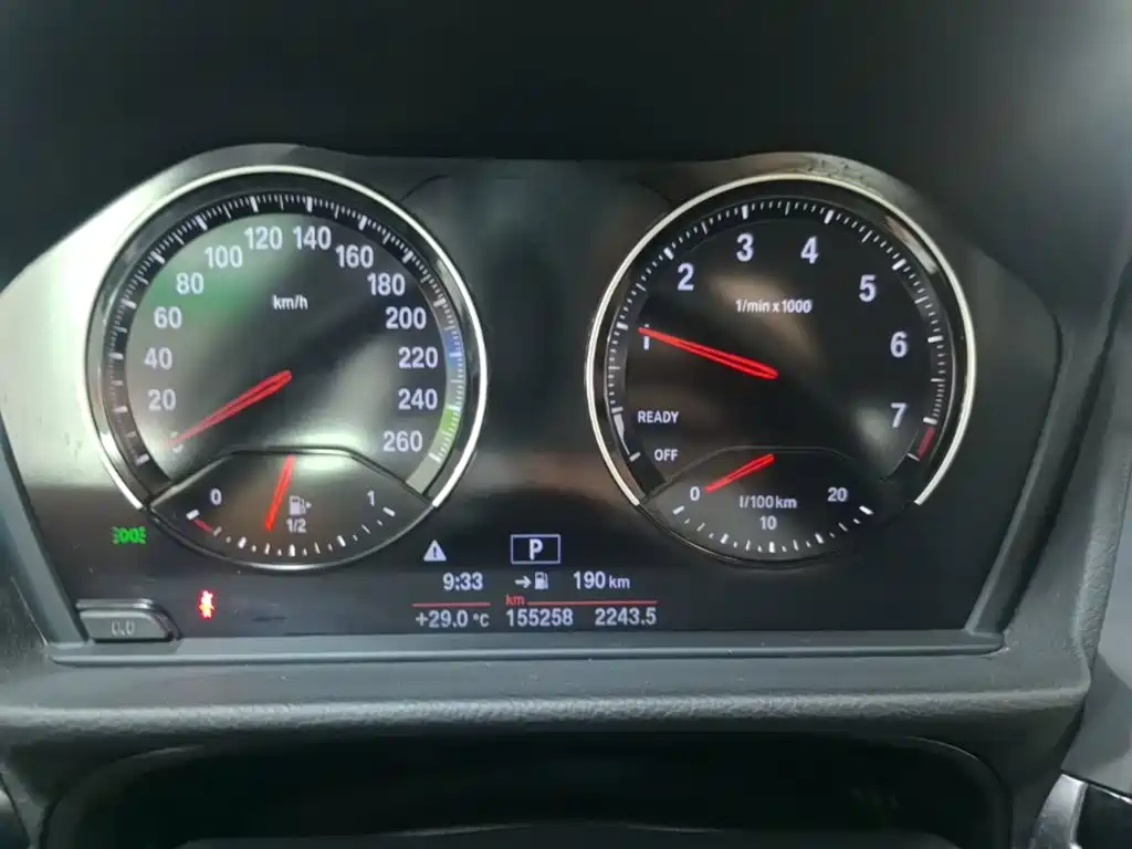 BMW 1 Series 2018 — фото 12