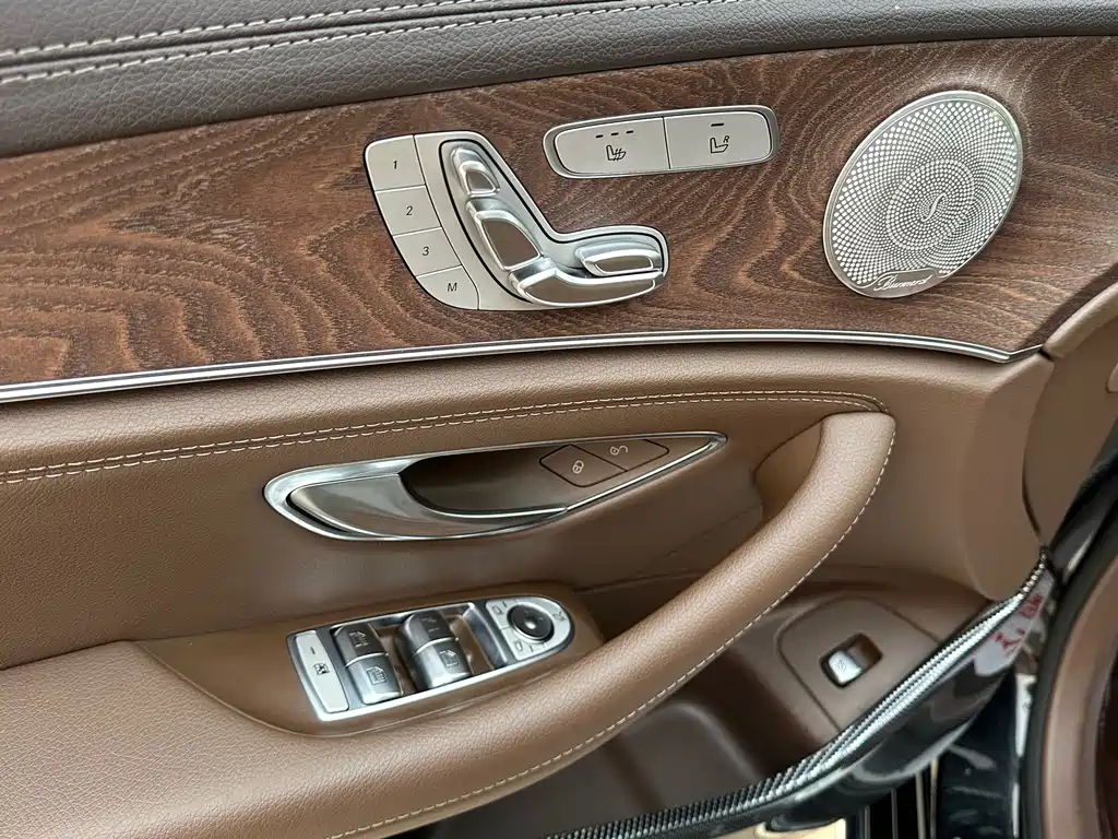 Mercedes-Benz E-Class 2022 — фото 18