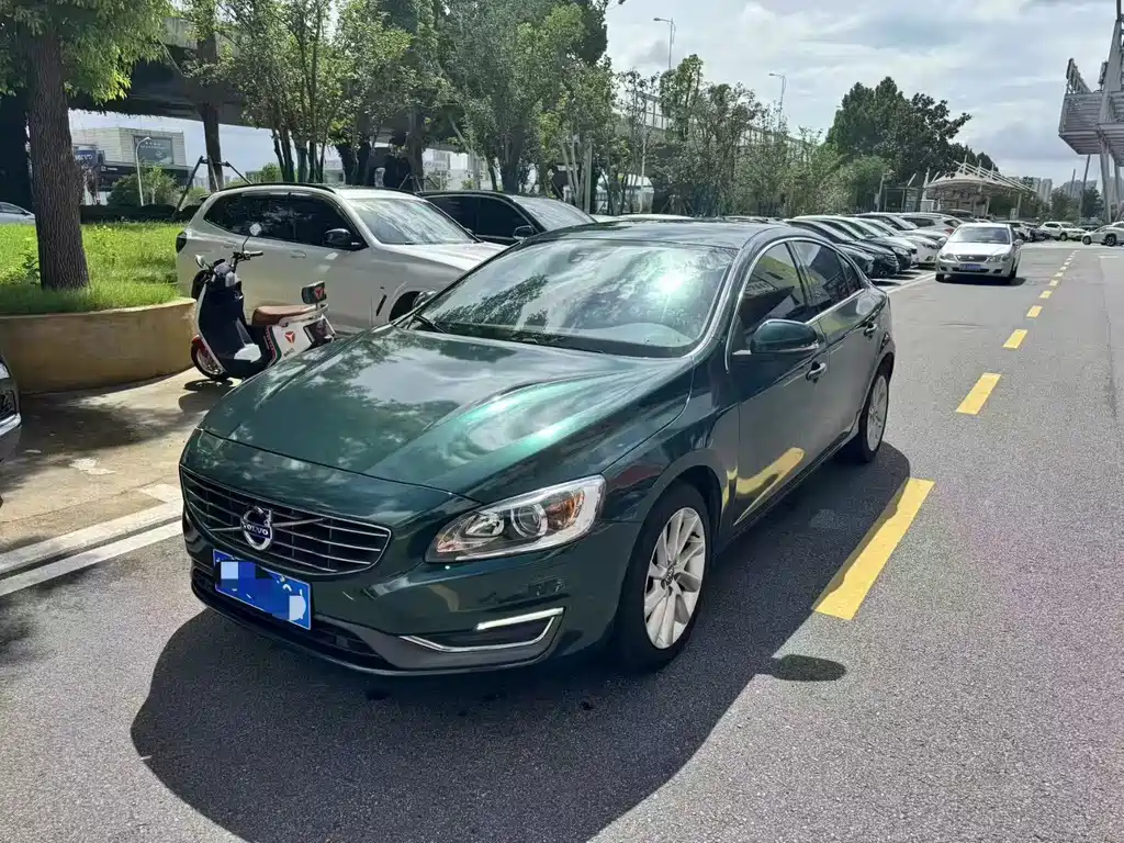 Volvo S60 2015 — фото 1
