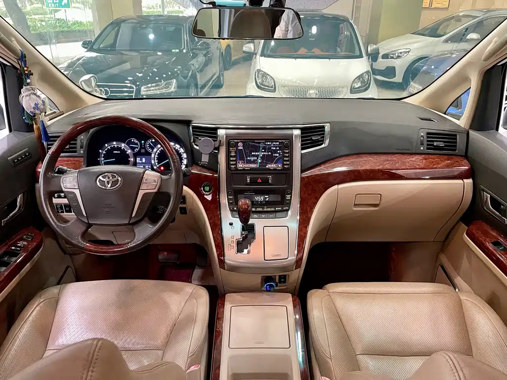 Toyota Alphard 2010 — фото 12