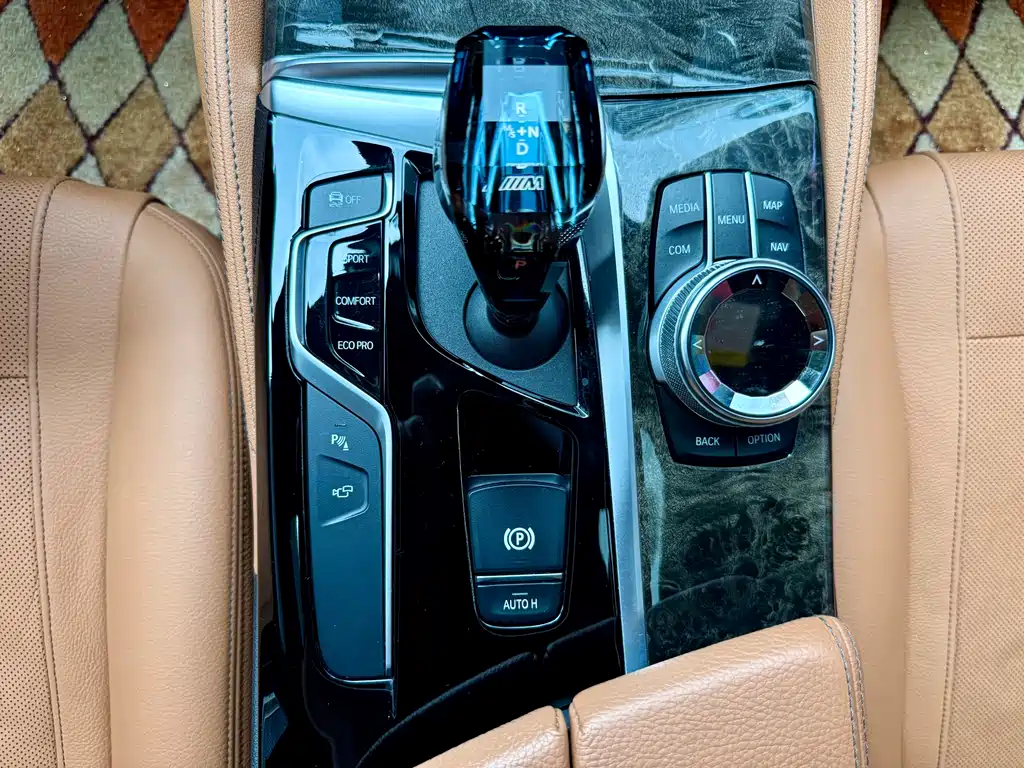 BMW 5 Series 2020 — фото 17