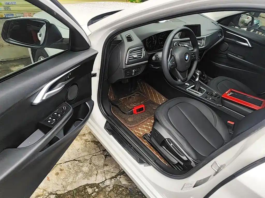 BMW 1 Series 2018 — фото 16