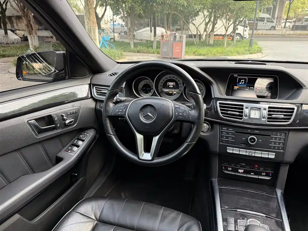 Mercedes-Benz E-Class 2015 — фото 8