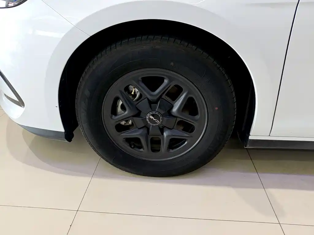 BYD Seal 05 DM-i 2025 — фото 23