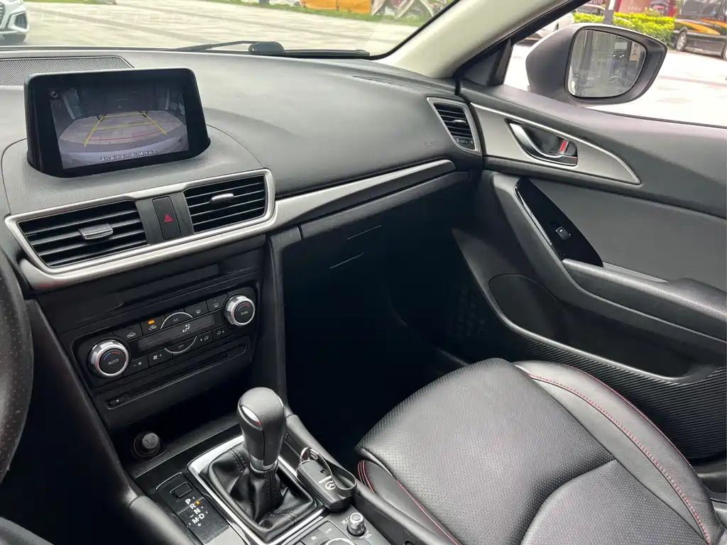 Mazda 3 Axela 2019 — фото 14