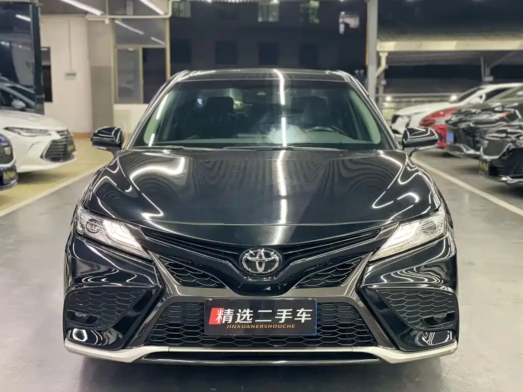 Toyota Camry 2022 — фото 2