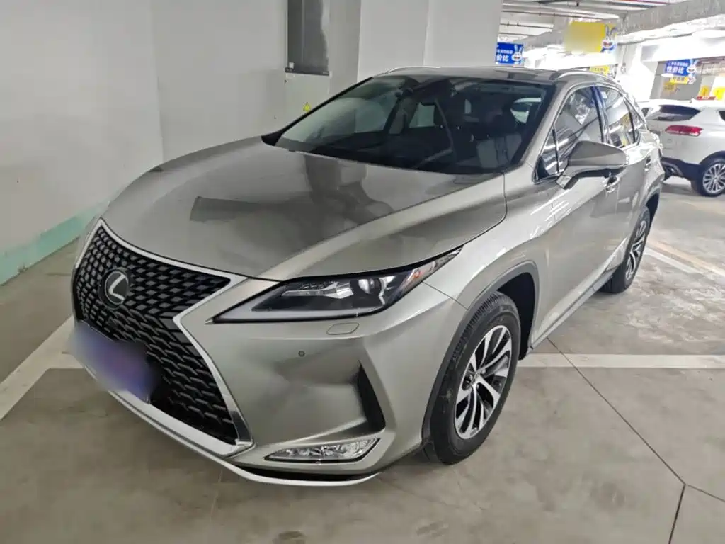 Lexus RX 2022 — фото 1