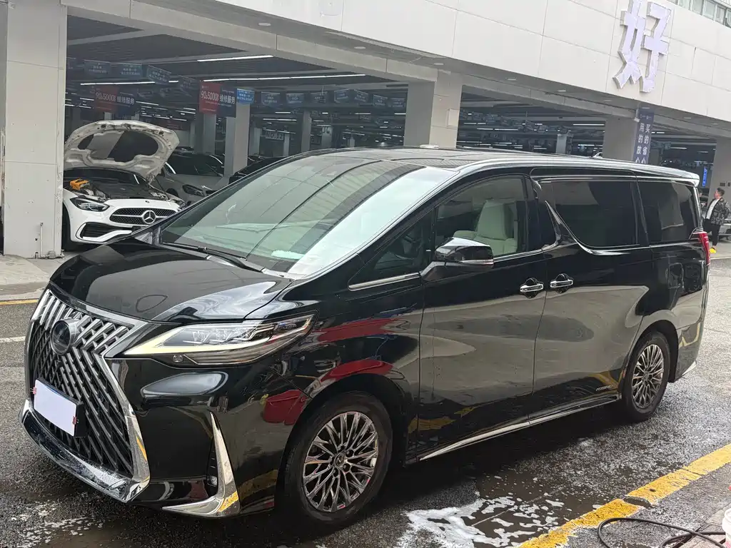 Lexus LM 2022