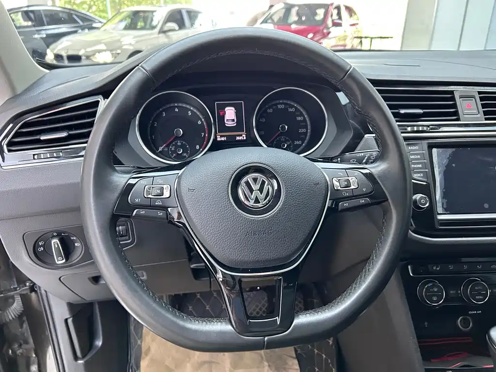 Volkswagen Tiguan L 2018 — фото 16