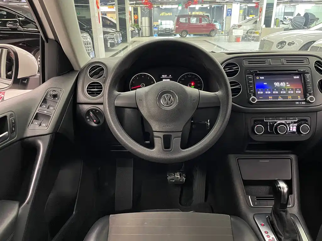 Volkswagen Tiguan 2015 — фото 13