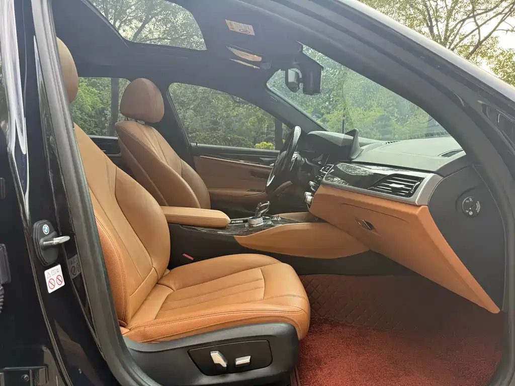 BMW 5 Series 2017 — фото 12