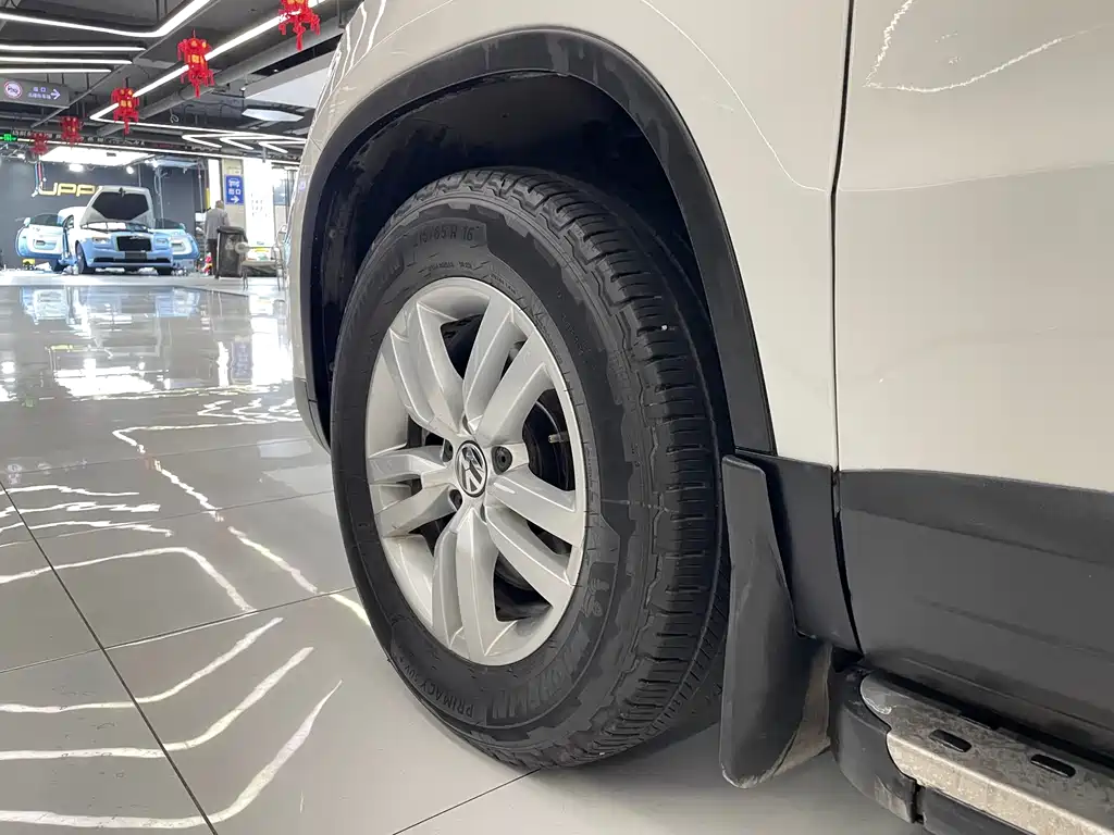 Volkswagen Tiguan 2015 — фото 34
