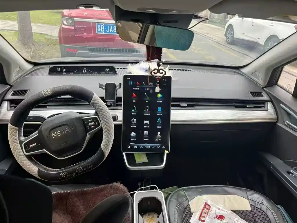 Neta V 2022