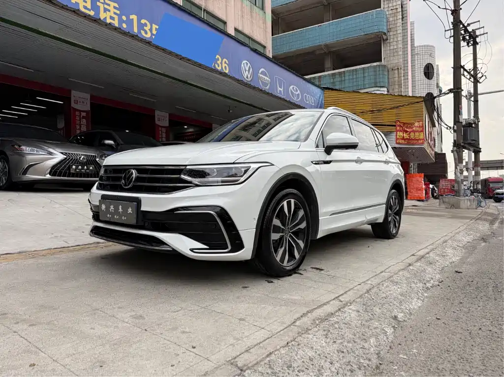 Volkswagen Tiguan L 2023 — фото 1