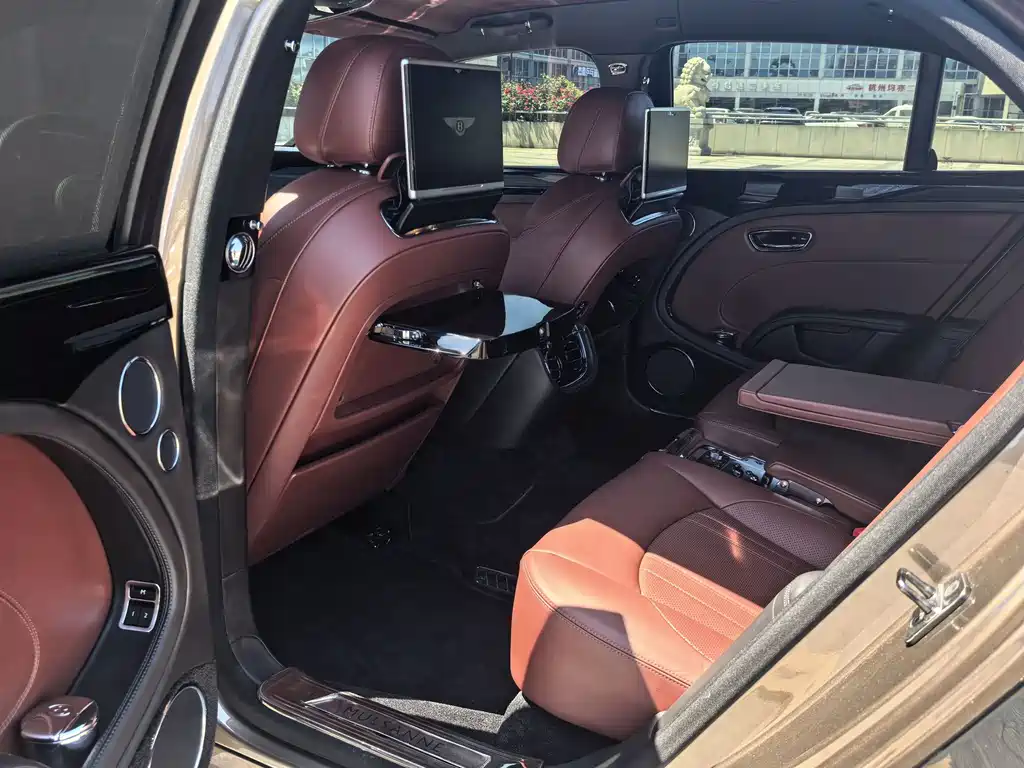Bentley Mulsanne 2018 — фото 19