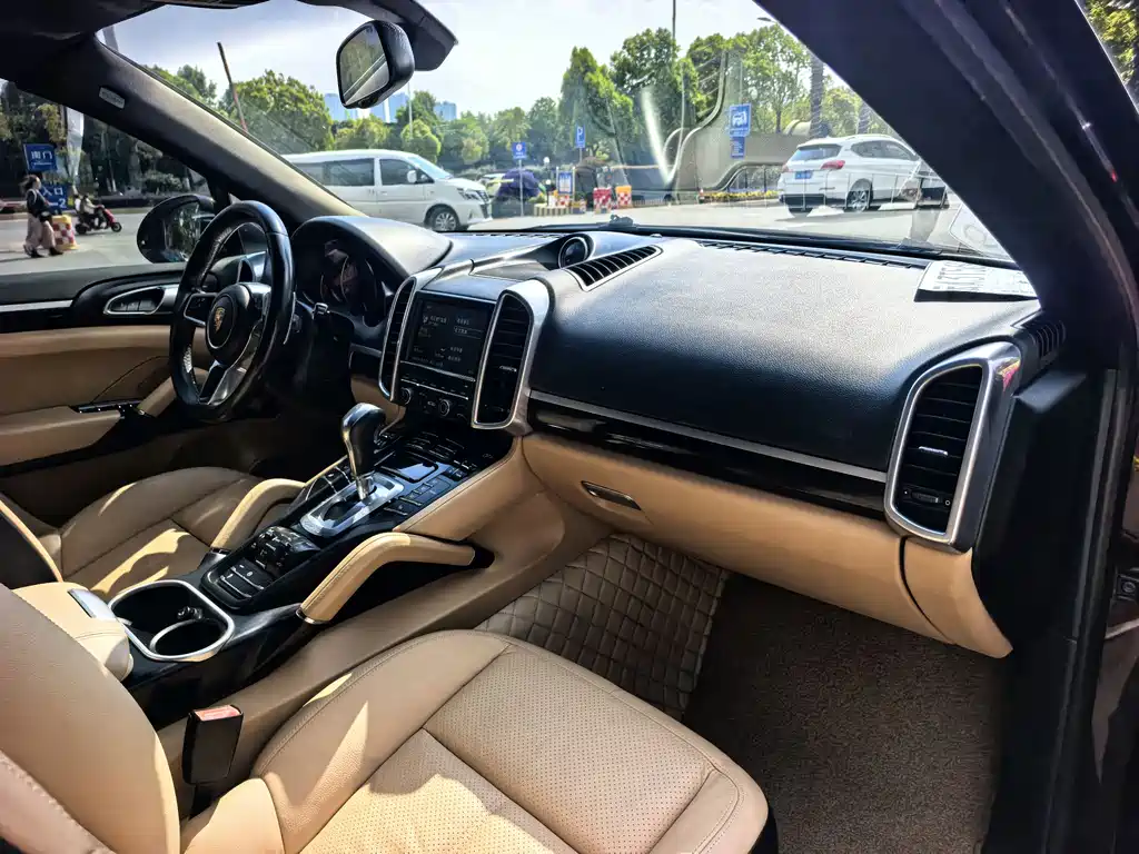 Porsche Cayenne 2015 — фото 12