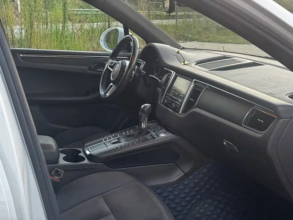 Porsche Macan 2015 — фото 16