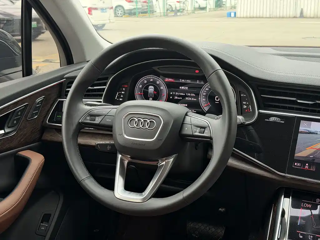 Audi Q7 2023 — фото 14