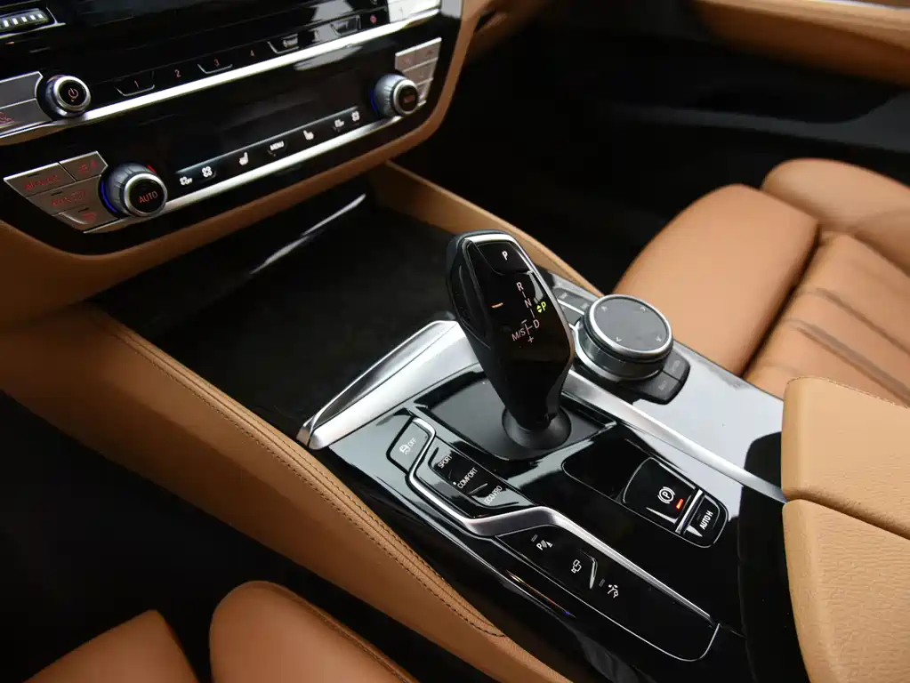 BMW 6 Series GT 2023 — фото 9