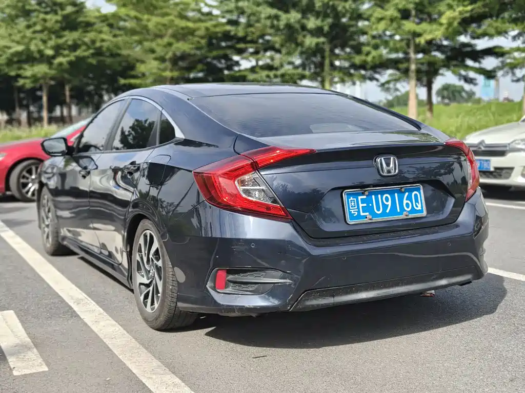 Honda Civic 2019 — фото 12