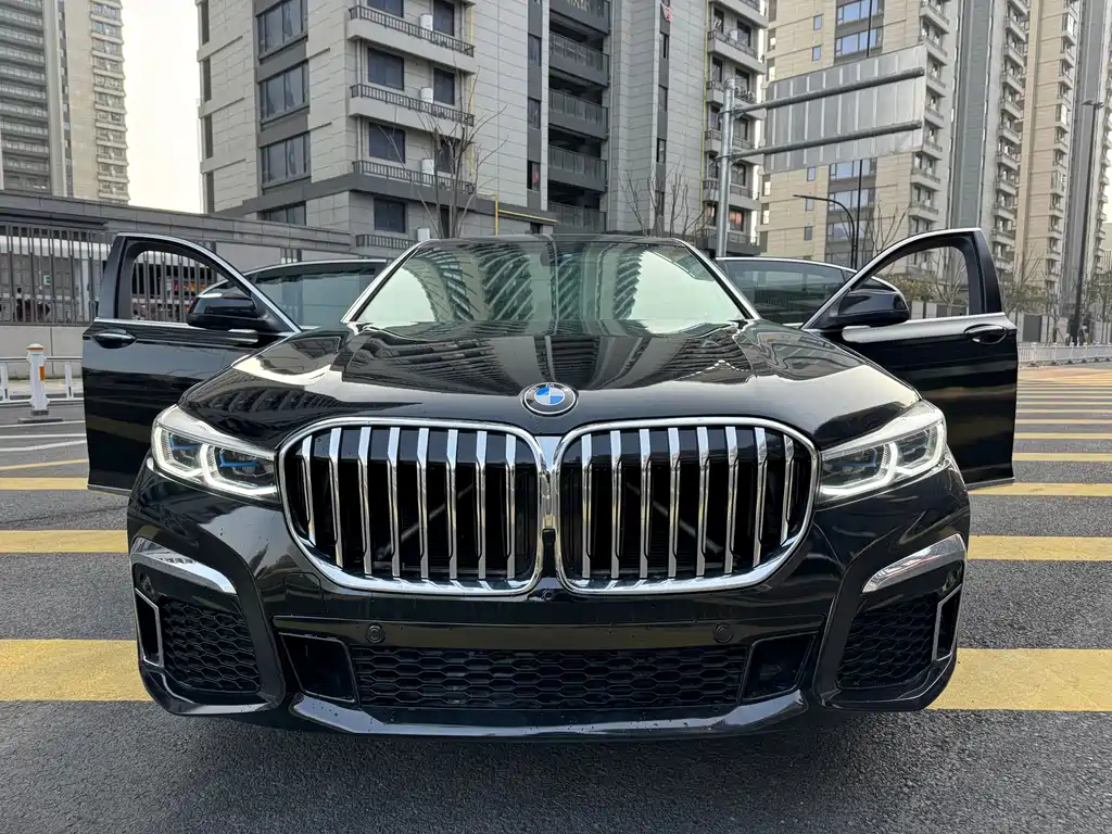 BMW 7 Series 2012 — фото 1